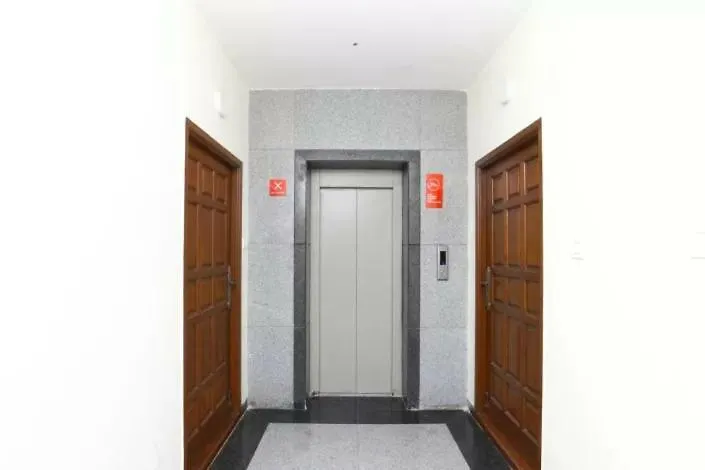 The Posh Residency, Ecr-1